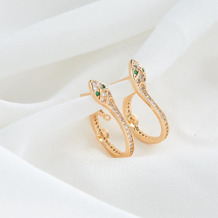 Минималистичные серьги-пусеты в виде змеи с цирконом и жемчугом, игла из серебра 925 пробы с покрытием из настоящего золота
Минималистичные серьги-пусеты в виде змеи с цирконом и жемчугом, игла из серебра 925 пробы с покрытием из настоящего золота