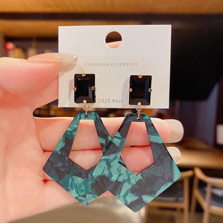 Fashion Light Luxury Geometric Earrings Women S High Sense Of Atmosphere Exaggerated Stud Earrings Niche Temperament Earrings
Fashion Light Luxury Geometric Earrings Women S High Sense Of Atmosphere Exaggerated Stud Earrings Niche Temperament Earrings