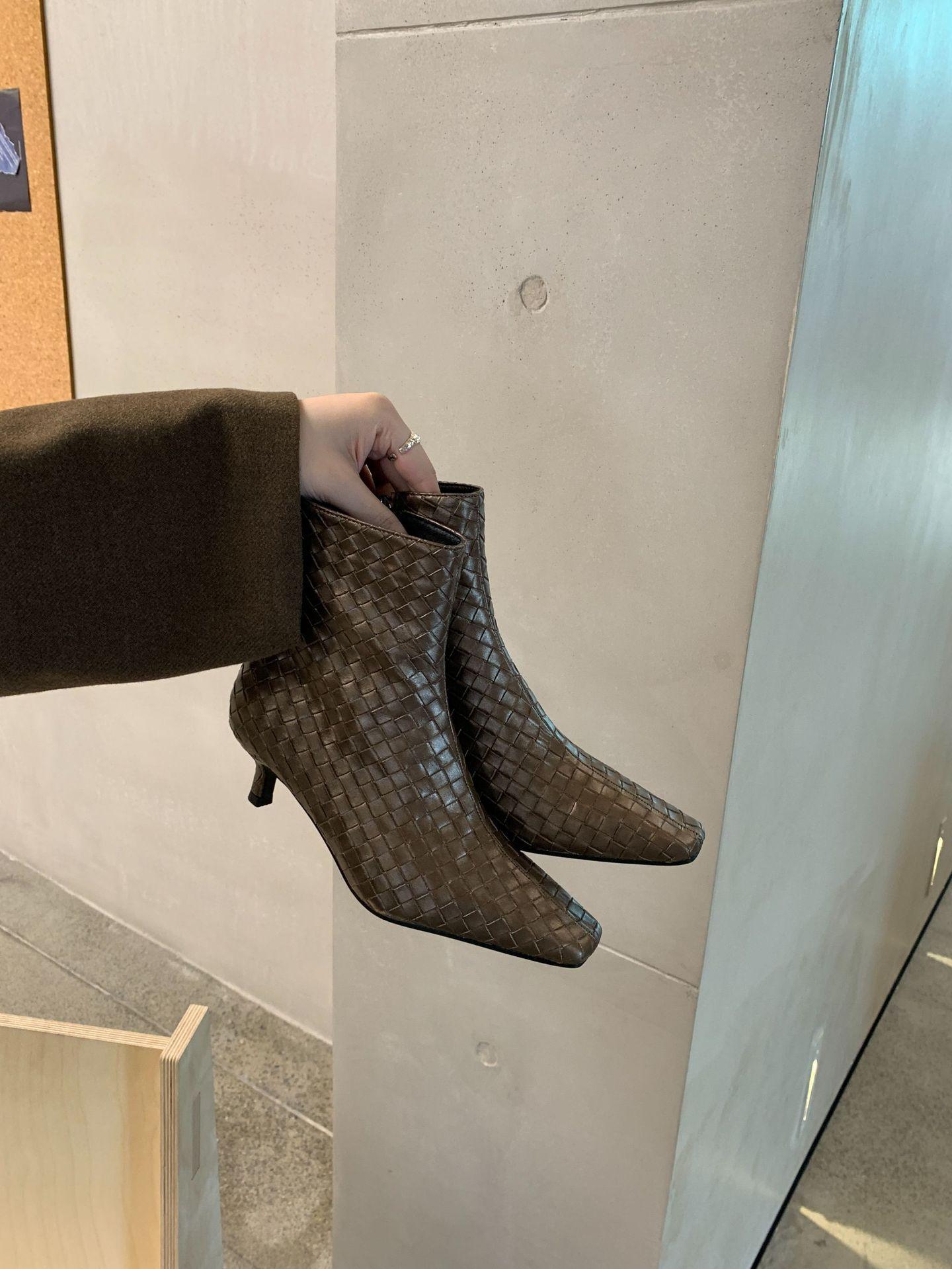 British style woven pointed-toed thin-heeled fashion boots bare boots 2025 autumn and winter new thin square-toed short boots women 40
British style woven pointed-toed thin-heeled fashion boots bare boots 2025 autumn and winter new thin square-toed short boots women 40