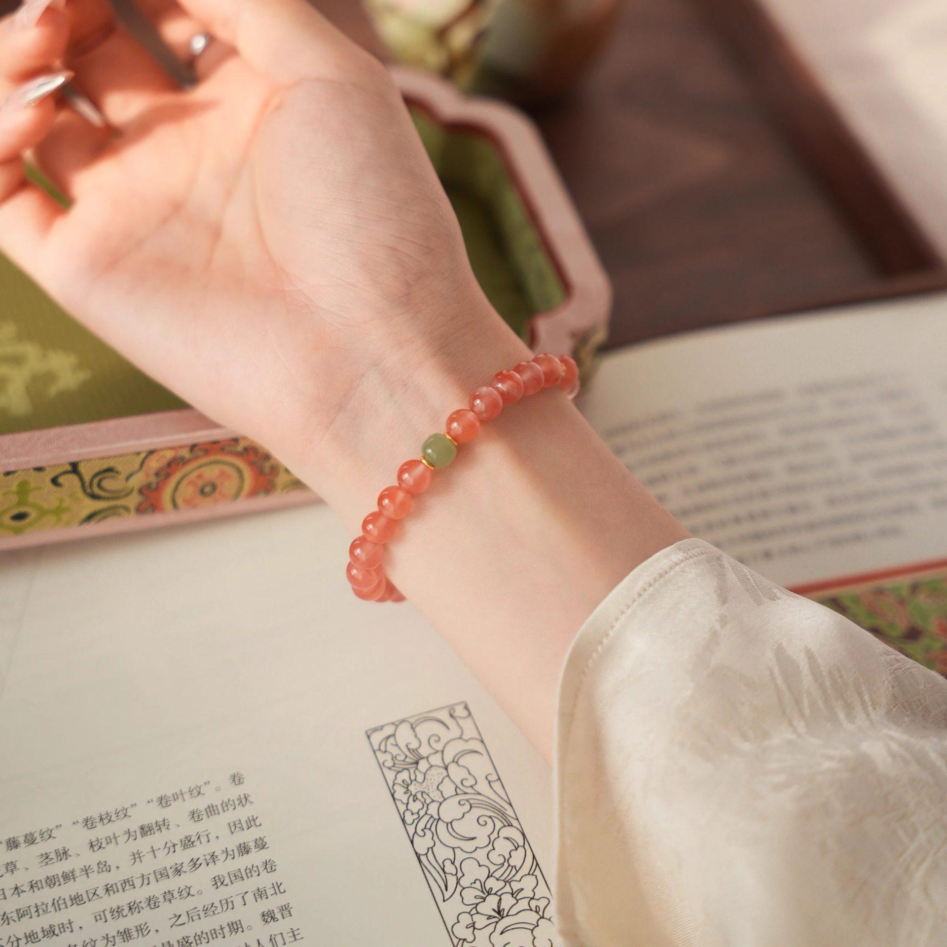 Chinese-style pure natural ice-spawned southern red agate and Hetian jade bracelet for women as a gift 7mm Left and Right「Lich
Chinese-style pure natural ice-spawned southern red agate and Hetian jade bracelet for women as a gift 7mm Left and Right「Lich