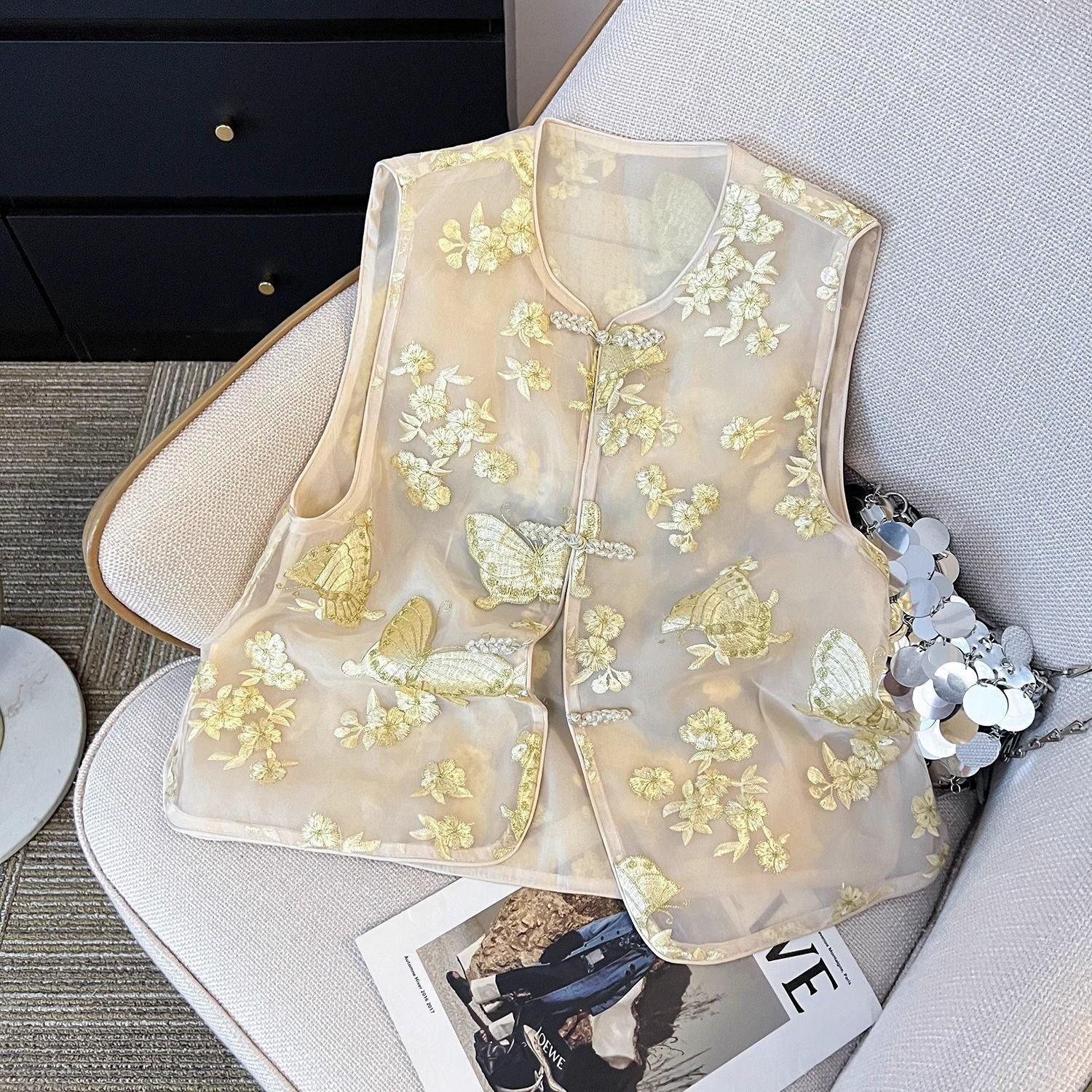 Summer flower vest 2025 vest new temperament Eugen top butterfly embroidered sleeveless vest M (under 50kg recommended) золотой
Summer flower vest 2025 vest new temperament Eugen top butterfly embroidered sleeveless vest M (under 50kg recommended) золотой