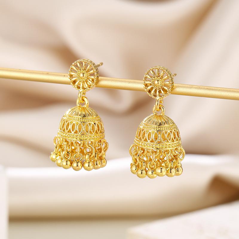 Bohemian Fashion Gold Color Hollow Pattern Round Bead Pendant Earrings, Women s Retro Trendy Holiday Accessories Zircon
Bohemian Fashion Gold Color Hollow Pattern Round Bead Pendant Earrings, Women s Retro Trendy Holiday Accessories Zircon