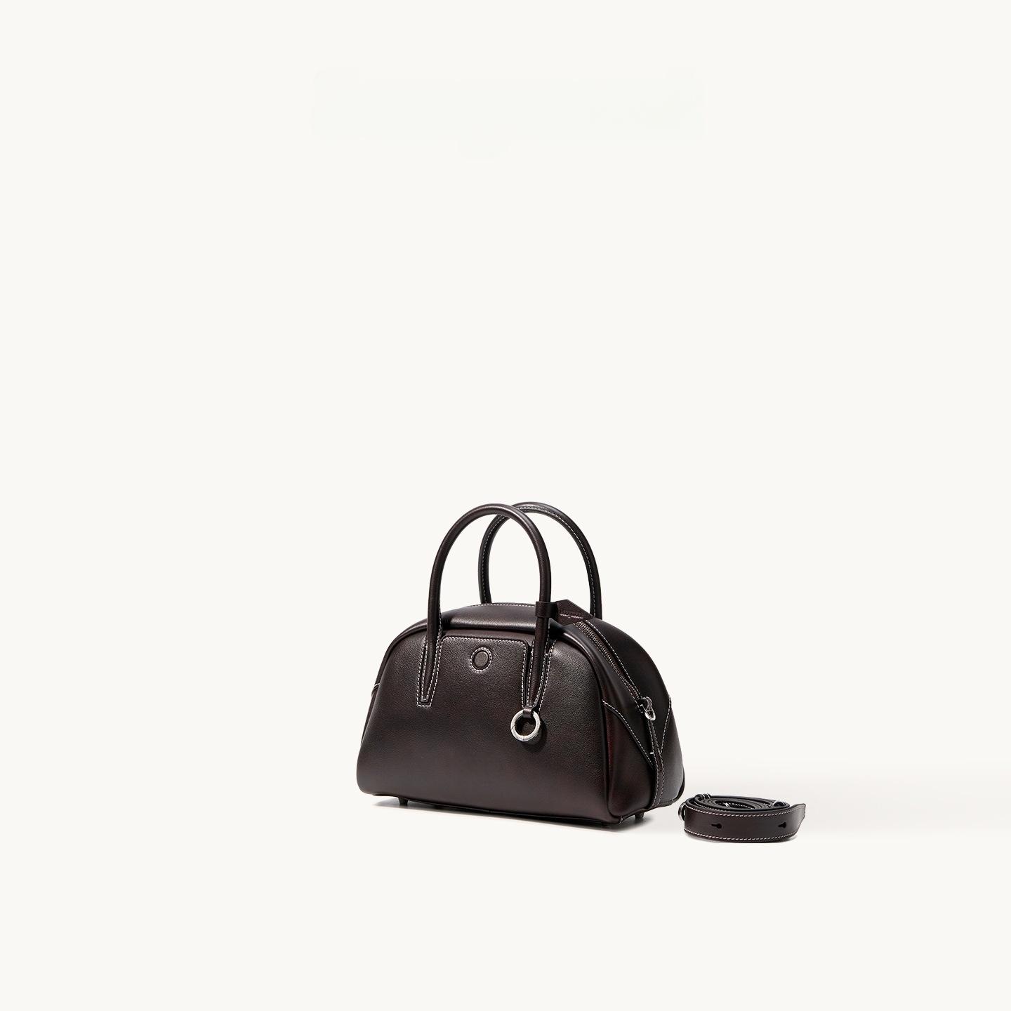 Bowling Bag Bost Compact Capacity Bag for Women Soft and Durable Crossbody Shoulder Bag Simple and Versatile
Bowling Bag Bost Compact Capacity Bag for Women Soft and Durable Crossbody Shoulder Bag Simple and Versatile