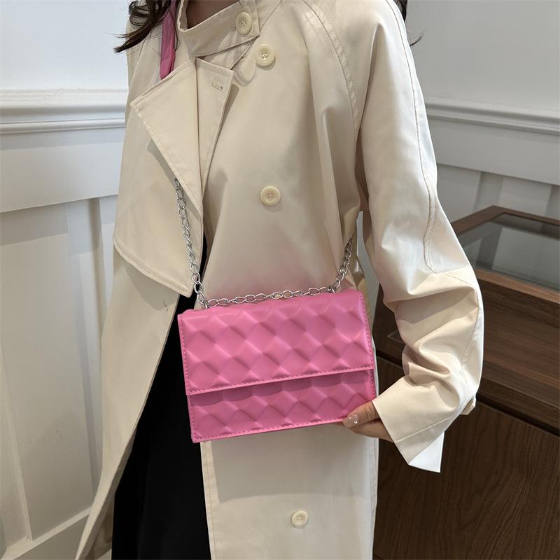 Autumn new diamond indentation fashion gas chain shoulder bag fashion messenger small square bag
Autumn new diamond indentation fashion gas chain shoulder bag fashion messenger small square bag