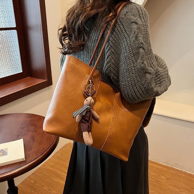 Premium sense large-capacity bag women s 2025 new autumn and winter commuting versatile shoulder bag fashionable portable tote bag 36*11*25
Premium sense large-capacity bag women s 2025 new autumn and winter commuting versatile shoulder bag fashionable portable tote bag 36*11*25
