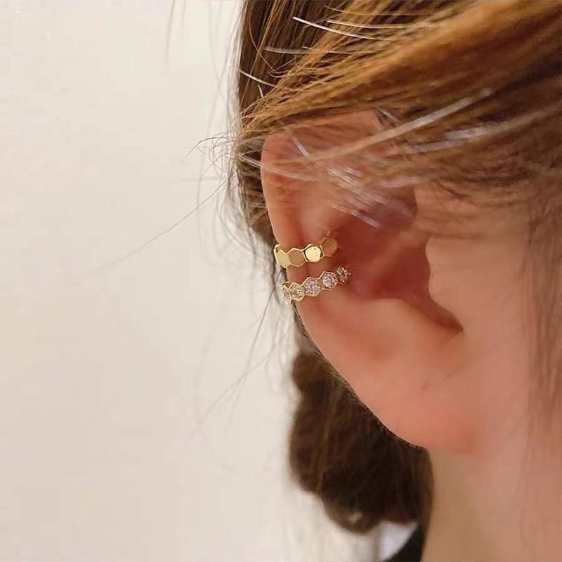 S925 Sterling Silver Ear Clips for Non-Pierced Ears, Elegant Women s Earrings, Retro Style, Light Luxury Ear Jewelry Platinum - Irregular Pair
S925 Sterling Silver Ear Clips for Non-Pierced Ears, Elegant Women s Earrings, Retro Style, Light Luxury Ear Jewelry Platinum - Irregular Pair