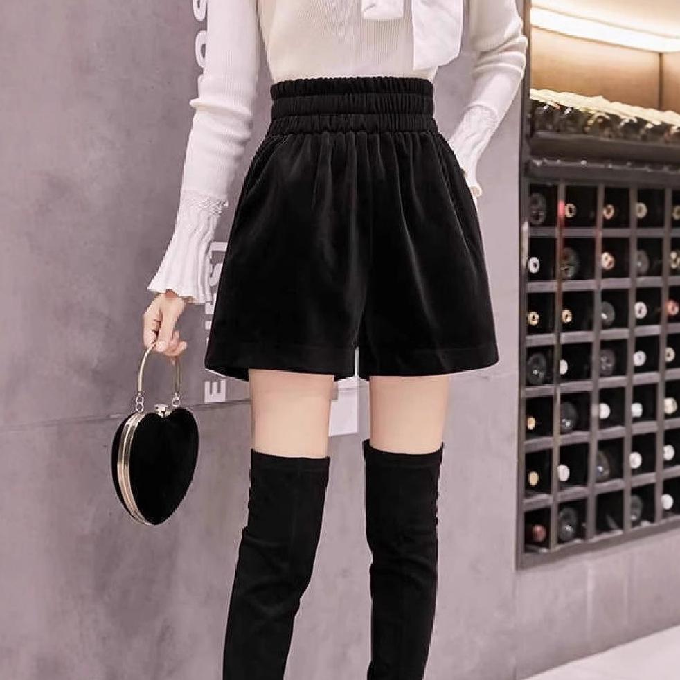 Women s Golden Velvet High Waist A-line Shorts - Versatile, Plus Size, Loose, Elastic Waist, Wide Leg, Spring/Autumn 4XL чёрный
Women s Golden Velvet High Waist A-line Shorts - Versatile, Plus Size, Loose, Elastic Waist, Wide Leg, Spring/Autumn 4XL чёрный