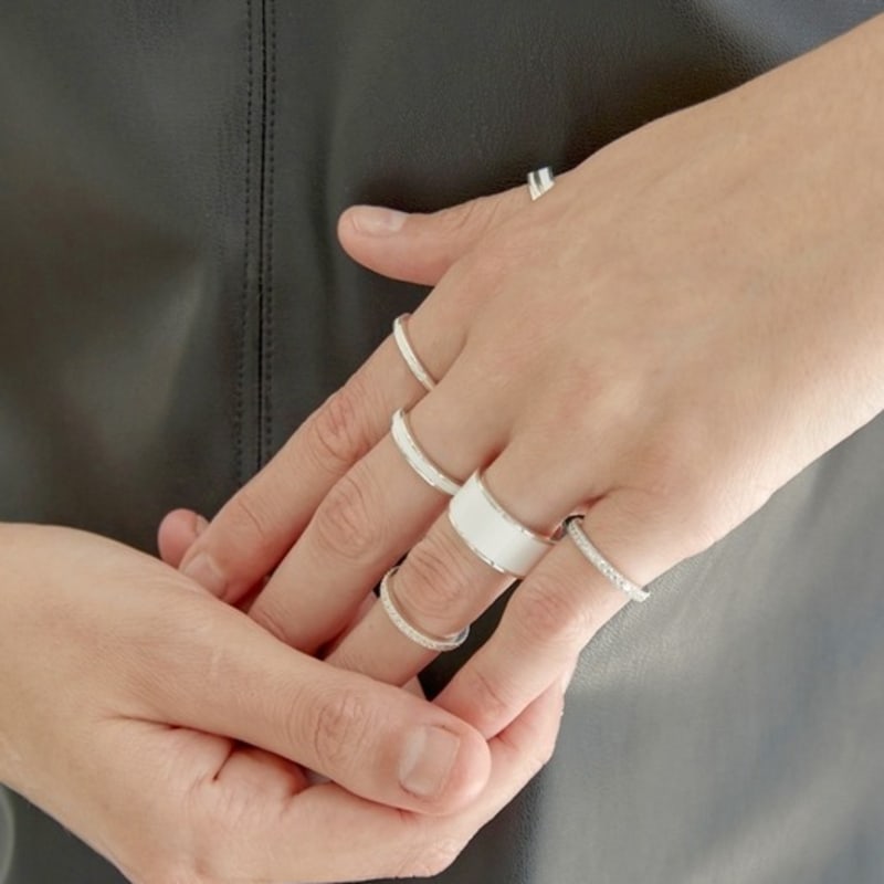 aphrose layered epoxy ring Silver Black_#13 2mm
aphrose layered epoxy ring Silver Black_#13 2mm