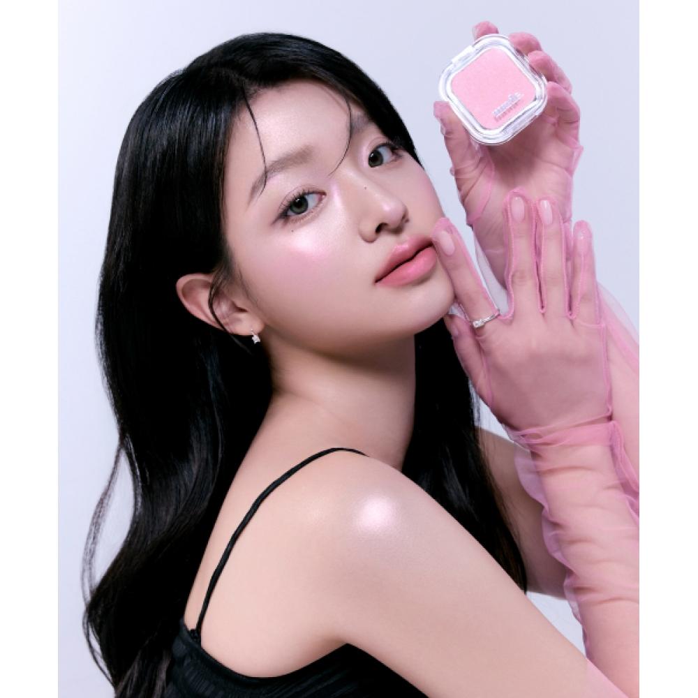 Mude Face Fill Volumer Highlighter Model P06 heroine
Mude Face Fill Volumer Highlighter Model P06 heroine