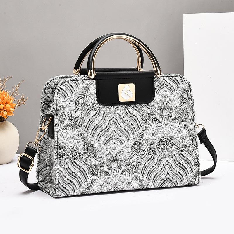 Female Print Design Small Square Bag Shoulder Bag for Women Luxury Handbag High Quality PU Leather Ladies Crossbody Bag Sac 26x11x19cm
Female Print Design Small Square Bag Shoulder Bag for Women Luxury Handbag High Quality PU Leather Ladies Crossbody Bag Sac 26x11x19cm