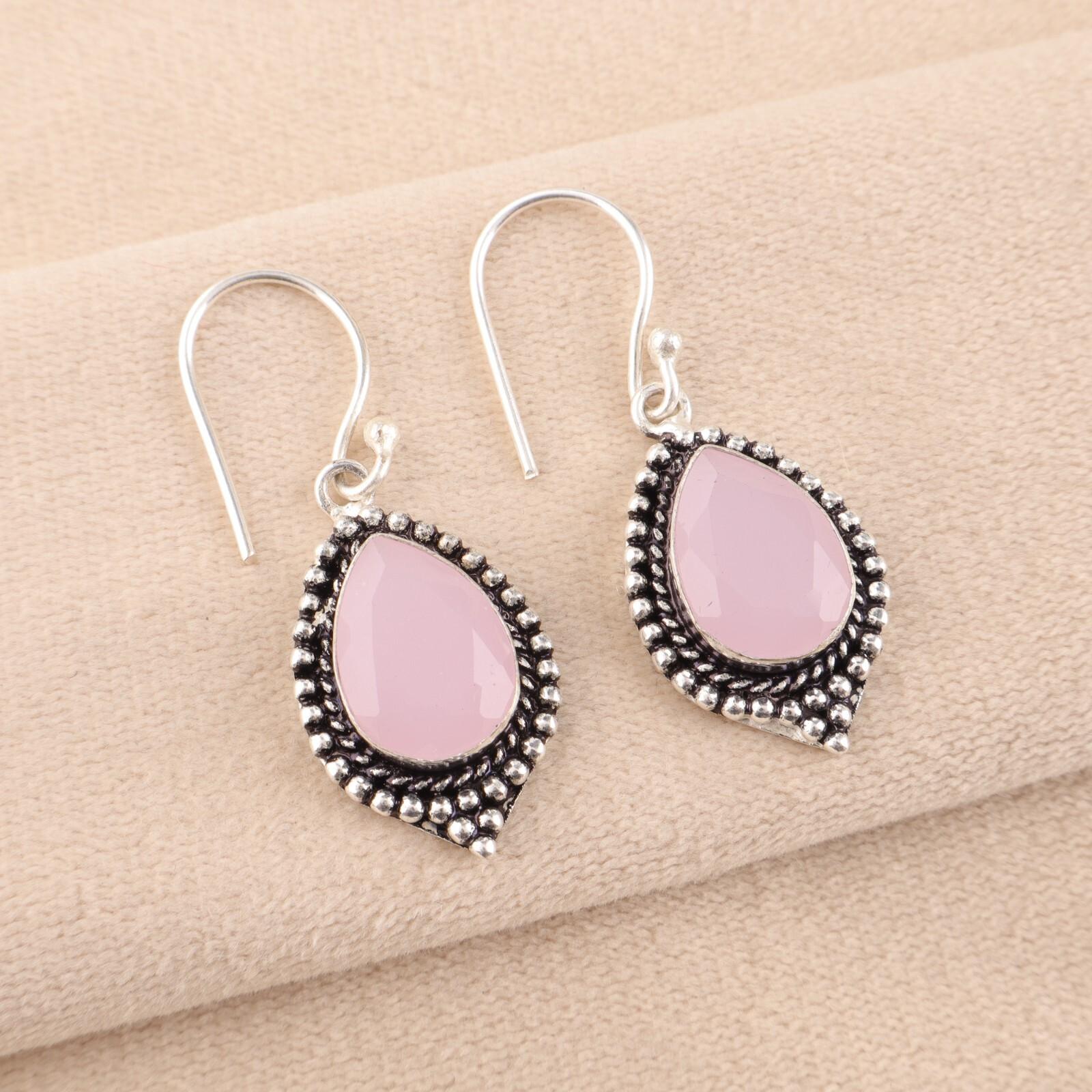 Розовый халцедон драгоценный камень 925 стерлинговое серебро ювелирные изделия ручной работы серьги для подарка EE-164-21
Розовый халцедон драгоценный камень 925 стерлинговое серебро ювелирные изделия ручной работы серьги для подарка EE-164-21