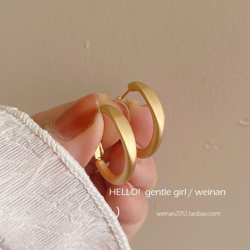 Frosted Matte Gold Circle Geometry Ear Studs Earring Ear Clip Fall and Winter Fancy All-Match Commute Eardrop Jewelry A pair of matte earrings
Frosted Matte Gold Circle Geometry Ear Studs Earring Ear Clip Fall and Winter Fancy All-Match Commute Eardrop Jewelry A pair of matte earrings
