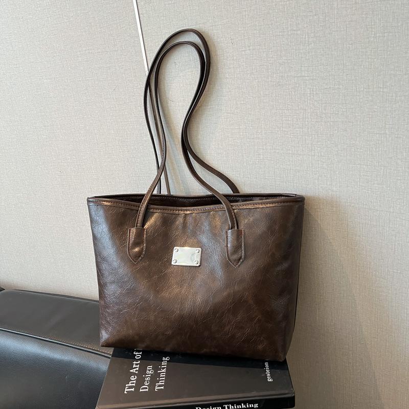 Tote bag large capacity shoulder armpit bag women s bag 2025 new simple wind commuter simple portable shoulder
Tote bag large capacity shoulder armpit bag women s bag 2025 new simple wind commuter simple portable shoulder