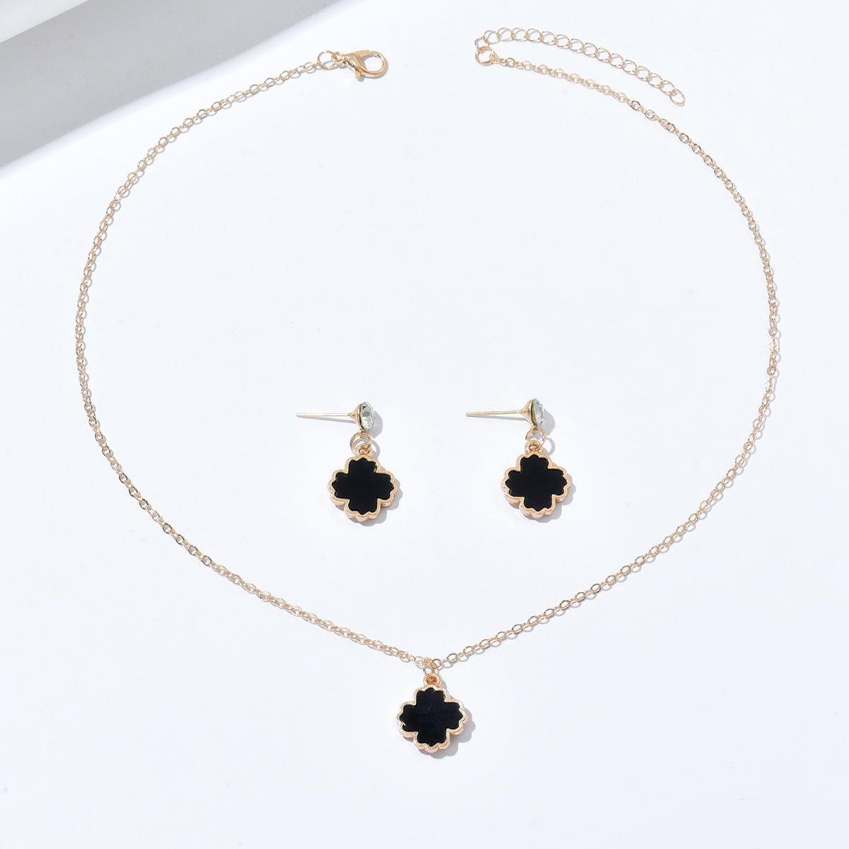 Lucky grass four-leaf petal earrings necklace set ins cold wind light luxury collarbone chain combination
Lucky grass four-leaf petal earrings necklace set ins cold wind light luxury collarbone chain combination