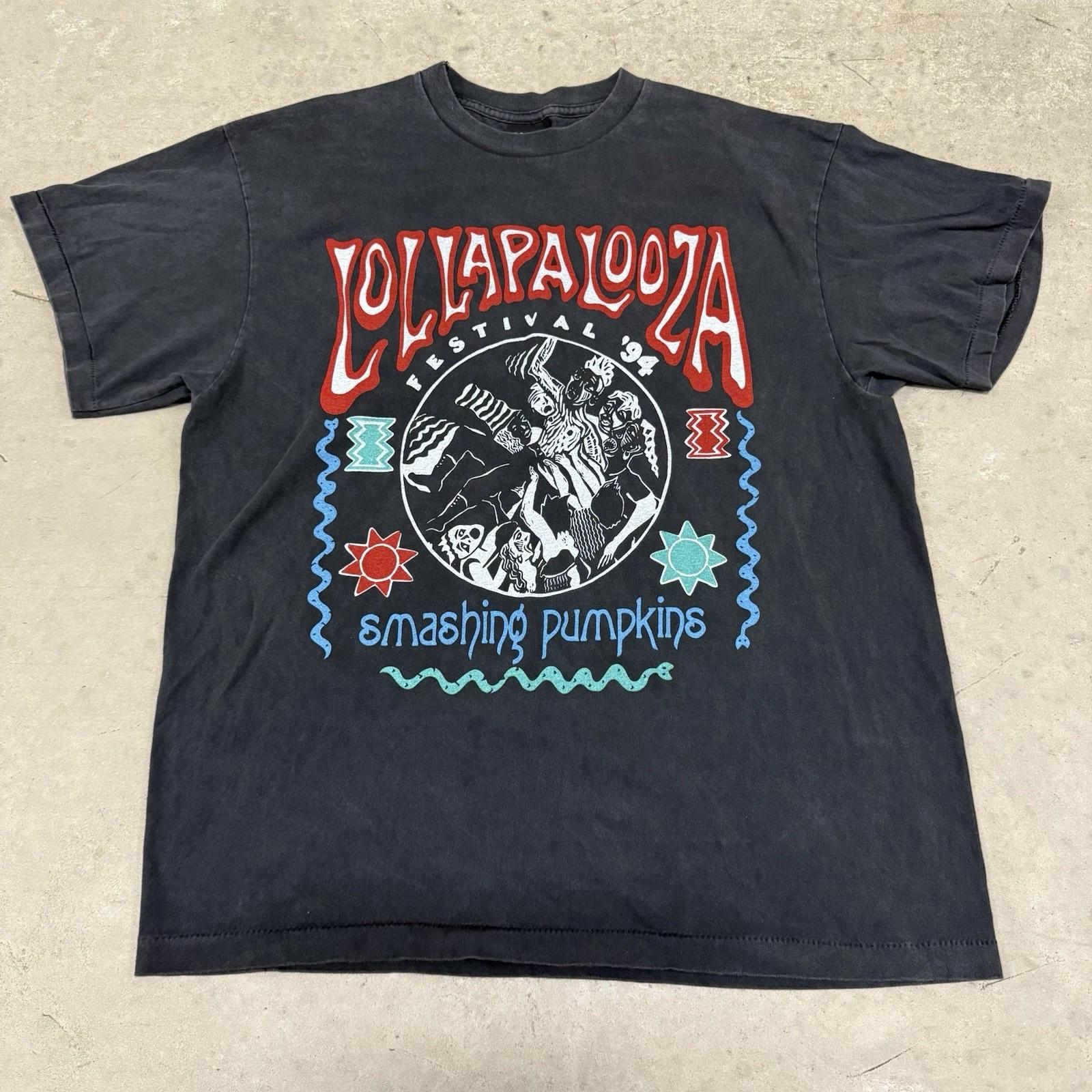 Vintage Lollapalooza 1994 T-T-Shirt Size XL Smashing Pumpkins REPRINT Festival 2XL
Vintage Lollapalooza 1994 T-T-Shirt Size XL Smashing Pumpkins REPRINT Festival 2XL