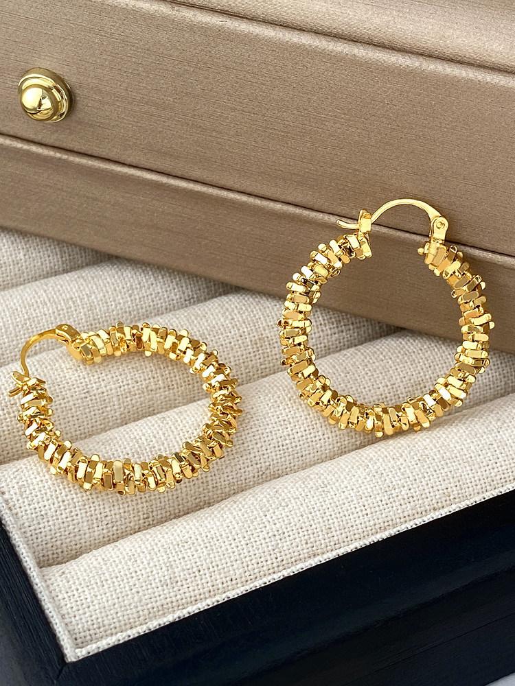 Gold broken silver circle earrings women s new popular stud earrings light luxury high-end earrings square round face earrings
Gold broken silver circle earrings women s new popular stud earrings light luxury high-end earrings square round face earrings