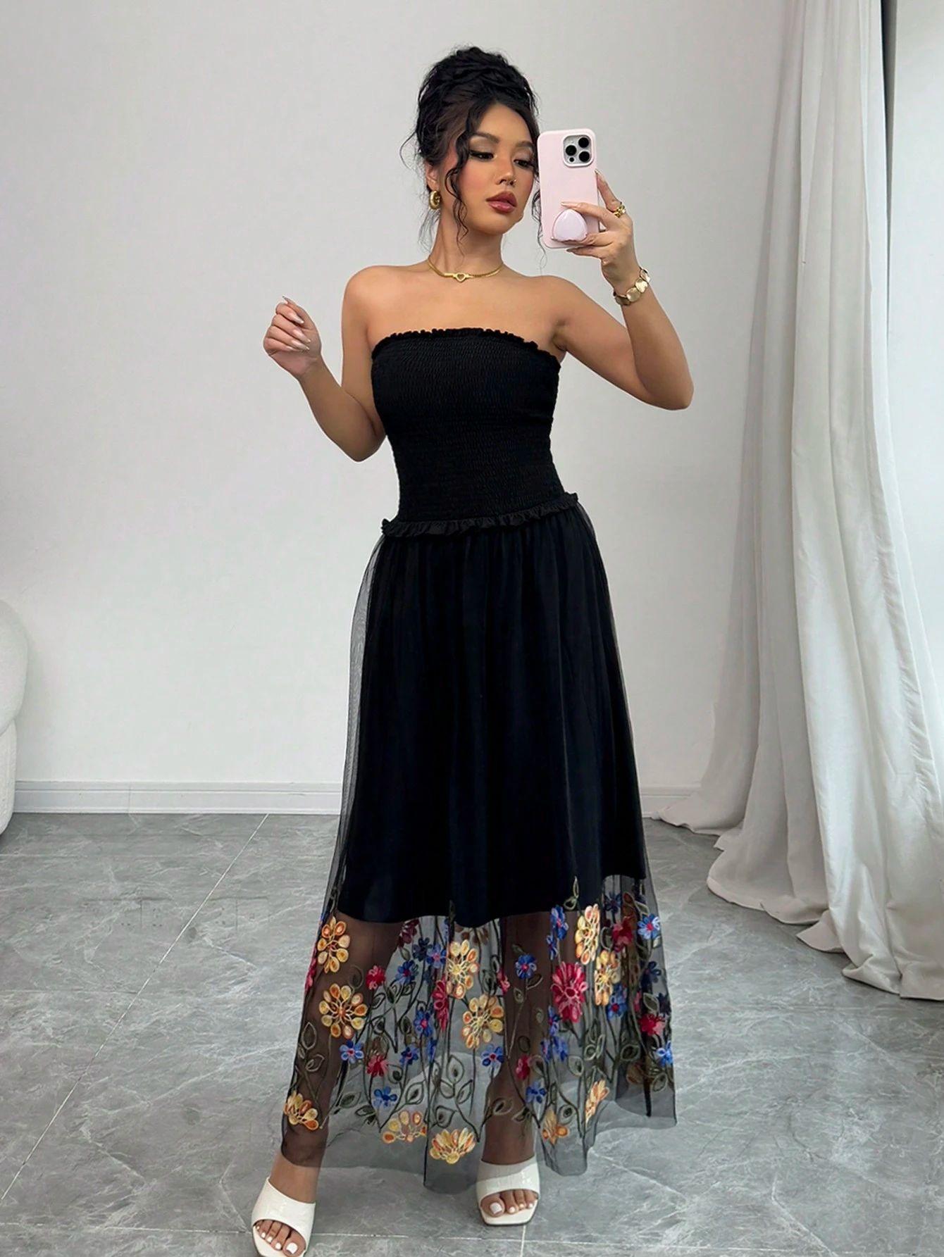 European and American summer new women s sexy flower embroidered tube top dress, casual and simple S чёрный
European and American summer new women s sexy flower embroidered tube top dress, casual and simple S чёрный