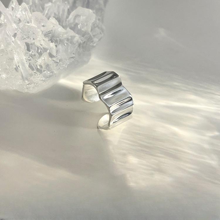 Кольцо с широкой волной из стерлингового серебра S925, мужское и женское кольцо в стиле унисекс, индивидуальность, ниша, супер ниша, аксессуары для указательного пальца Opening is adjustable
Кольцо с широкой волной из стерлингового серебра S925, мужское и женское кольцо в стиле унисекс, индивидуальность, ниша, супер ниша, аксессуары для указательного пальца Opening is adjustable