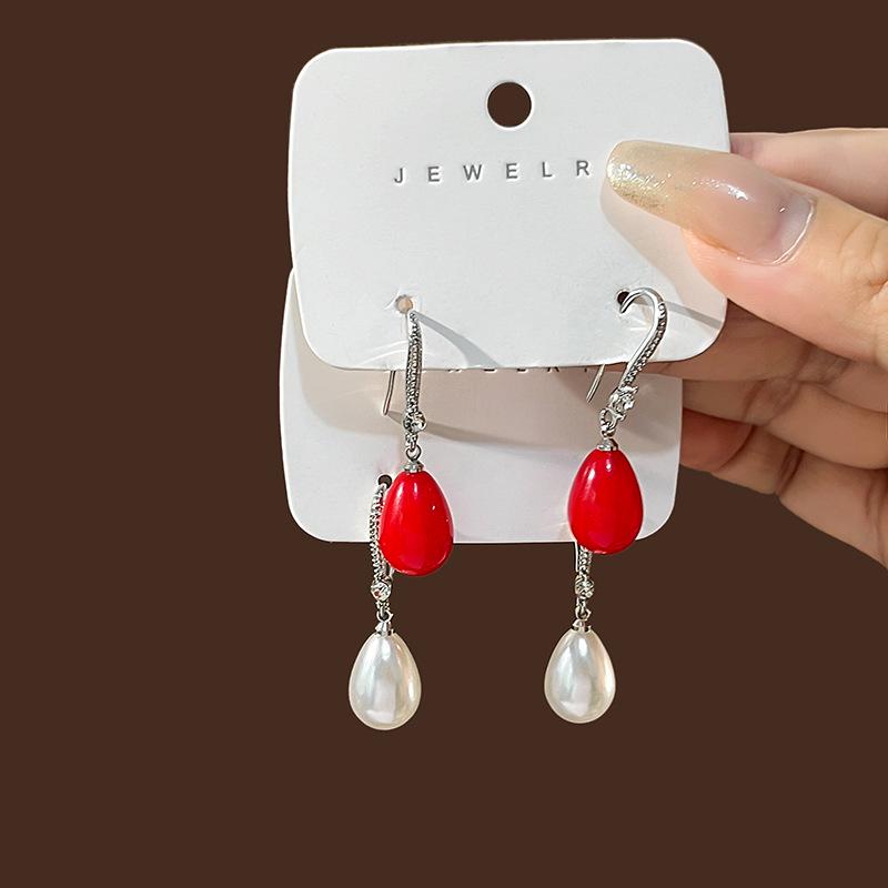 Silver Needle Retro Teardrop Pearl Colorblock Elegant Ear Hooks: High-End, Light Luxury, Versatile Earrings
Silver Needle Retro Teardrop Pearl Colorblock Elegant Ear Hooks: High-End, Light Luxury, Versatile Earrings