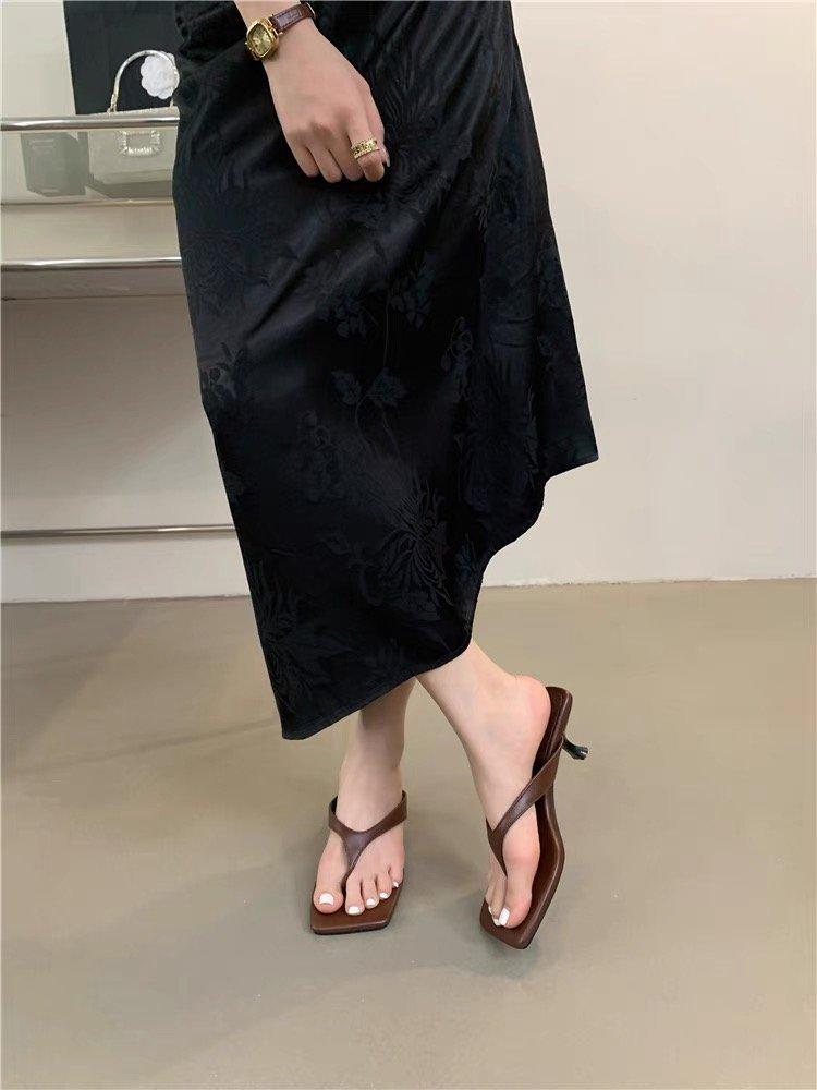 French high heels women s summer new pinch stiletto high heels sandals comfortable cat herringbone cool slippers 39
French high heels women s summer new pinch stiletto high heels sandals comfortable cat herringbone cool slippers 39