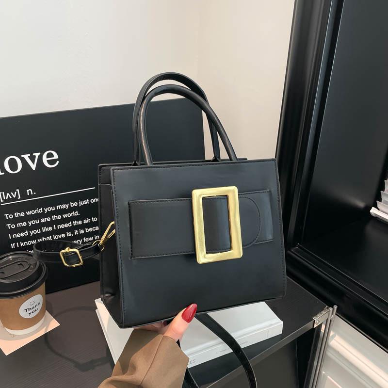 2026 Spring Korean Style Retro Handbag with Square Buckle – Solid Color Textured Shoulder Bag чёрный
2026 Spring Korean Style Retro Handbag with Square Buckle – Solid Color Textured Shoulder Bag чёрный