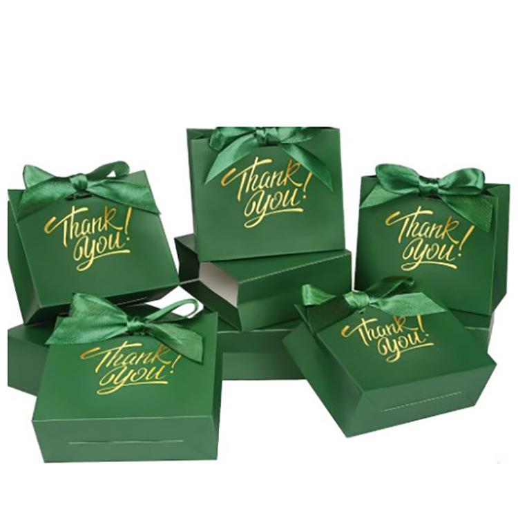 Розовая штампованная европейская свадебная коробка для конфет и подарков 11.5*4.5*10 cm
Розовая штампованная европейская свадебная коробка для конфет и подарков 11.5*4.5*10 cm