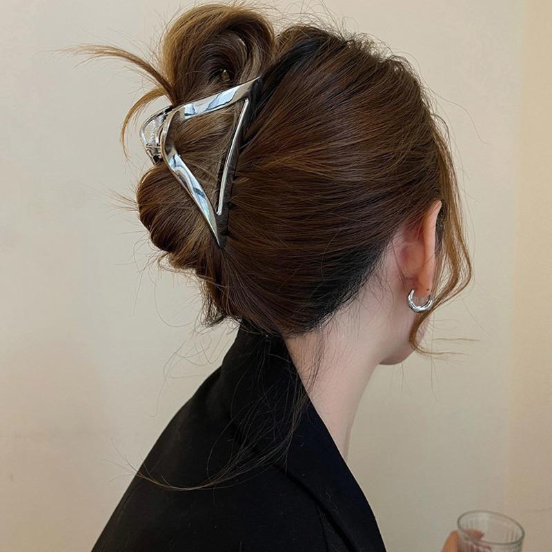 1 шт., модная металлическая треугольная заколка, новая модная заколка для волос, женские аксессуары ZPG серебряный
1 шт., модная металлическая треугольная заколка, новая модная заколка для волос, женские аксессуары ZPG серебряный