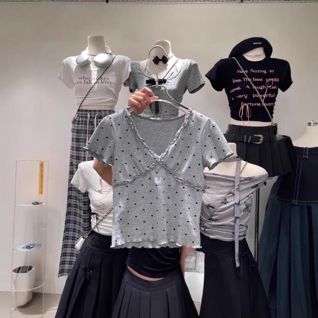 Light Gray Lace Crossover V-Neck Short-Sleeve Women s Summer Top - Korean Style, Pure & Sexy, Frilly Edge, Chic Short Tee Large
Light Gray Lace Crossover V-Neck Short-Sleeve Women s Summer Top - Korean Style, Pure & Sexy, Frilly Edge, Chic Short Tee Large