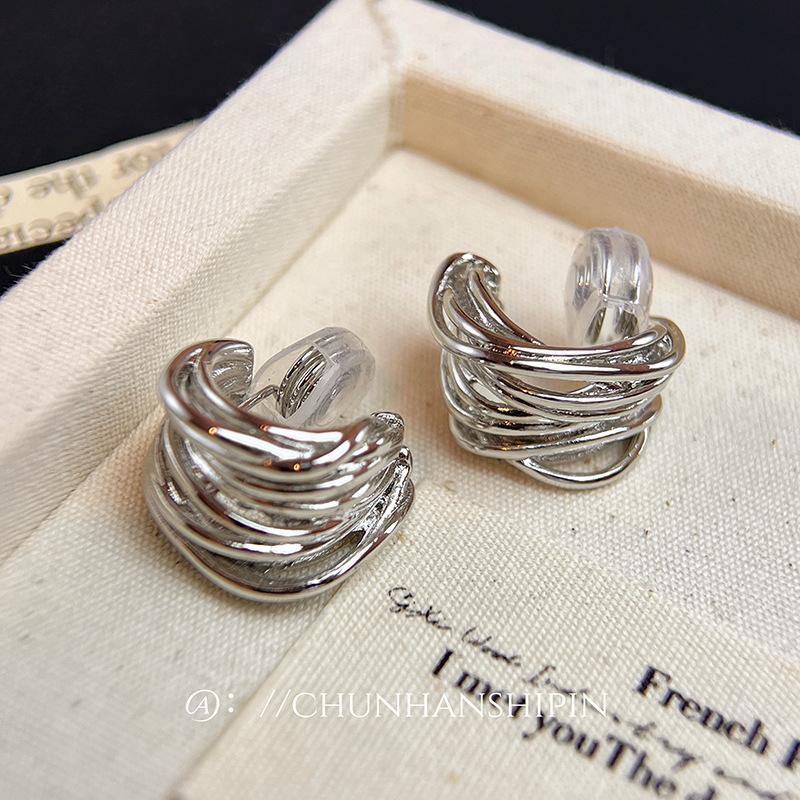 Winding C-shaped earrings, niche design, high-end ear clips, no ear piercings, light luxury earrings, Hong Kong style, trendy mosquito coil disc ears
Winding C-shaped earrings, niche design, high-end ear clips, no ear piercings, light luxury earrings, Hong Kong style, trendy mosquito coil disc ears