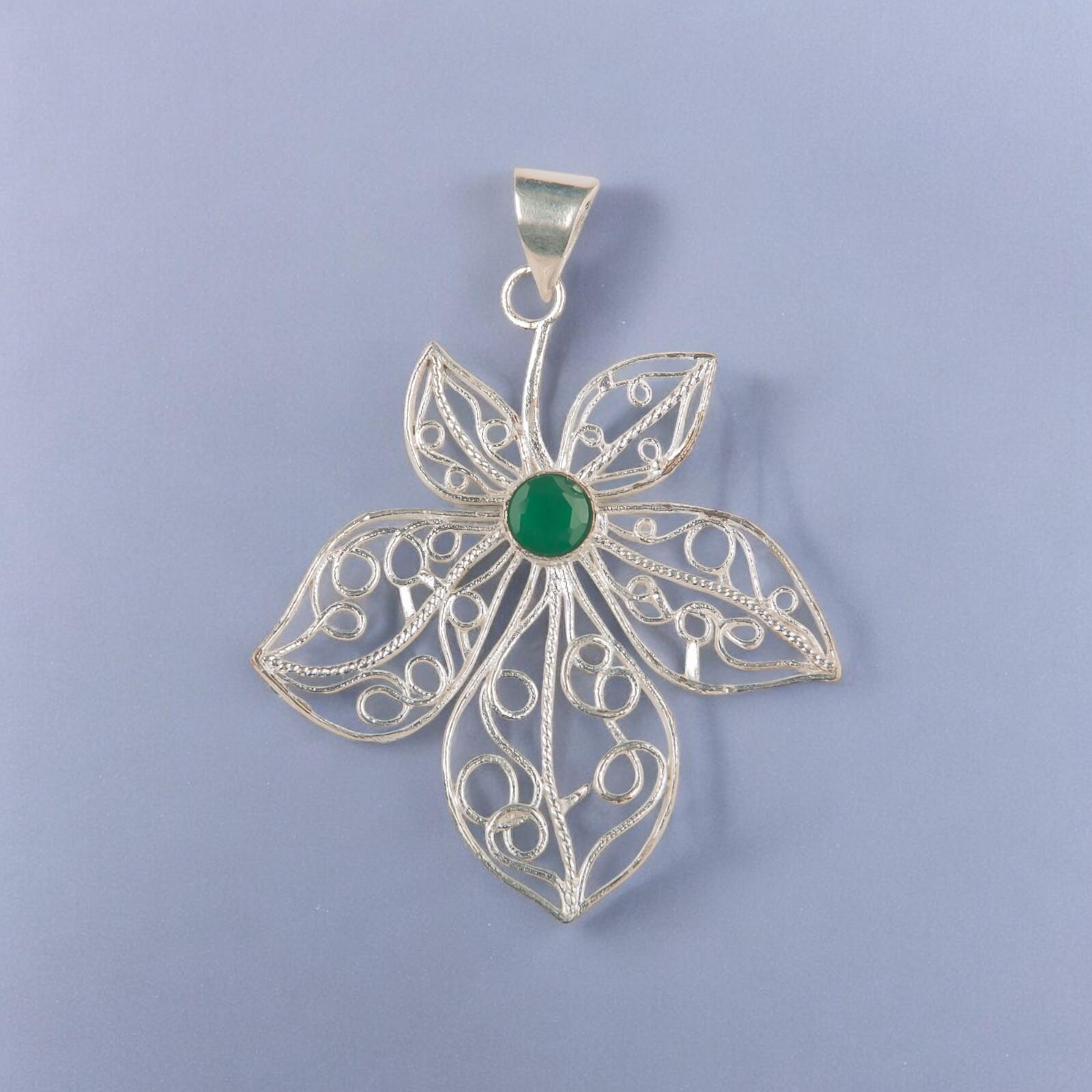 Natural Green Onyx Gemstone 925 Sterling Silver Jewelry Handmade Pendant 2.29 CP-19-14
Natural Green Onyx Gemstone 925 Sterling Silver Jewelry Handmade Pendant 2.29 CP-19-14