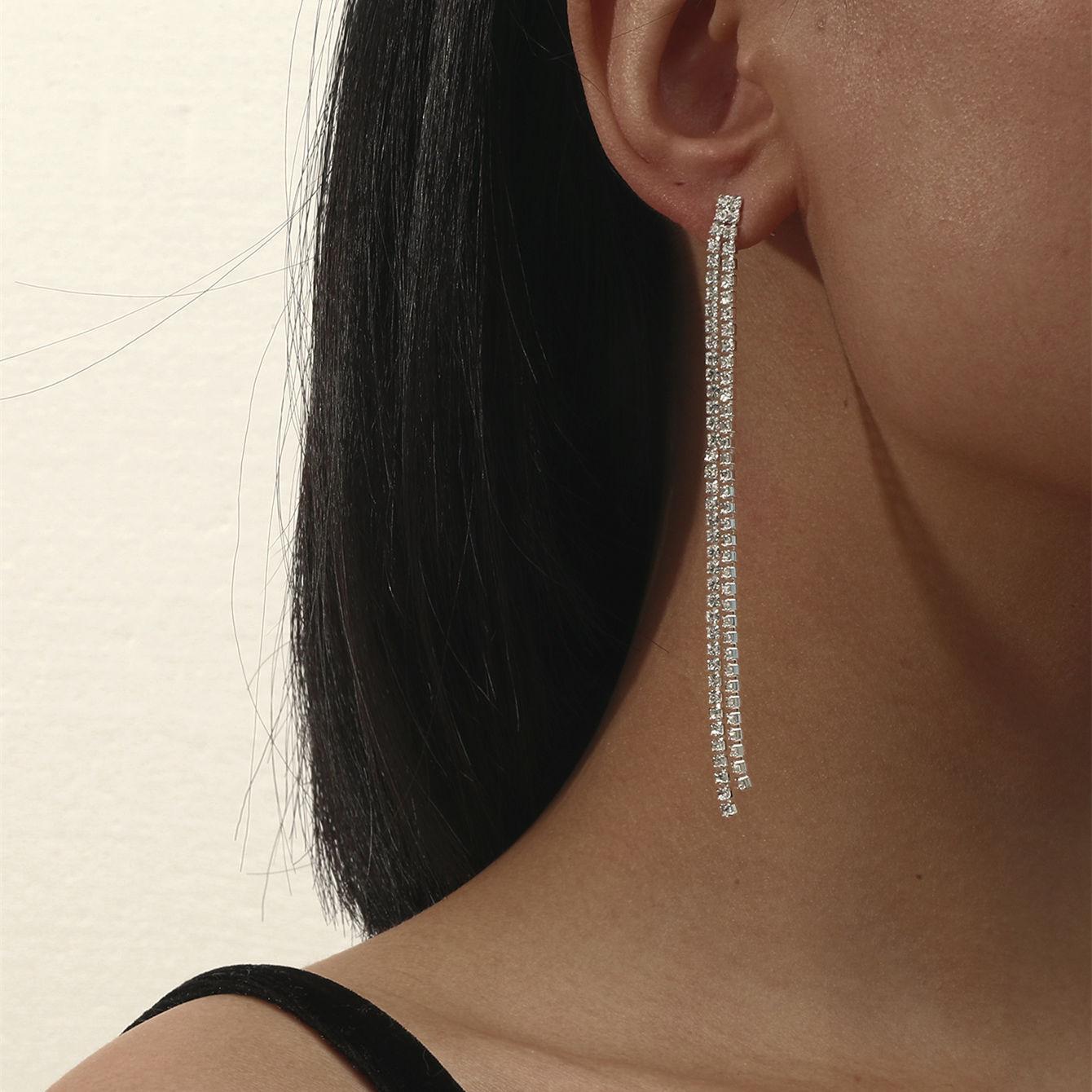 Новая волна ювелирных изделий Длинные серьги-кисточки со стразами Персонализированные модные длинные блестящие свадебные серьги pair
Новая волна ювелирных изделий Длинные серьги-кисточки со стразами Персонализированные модные длинные блестящие свадебные серьги pair