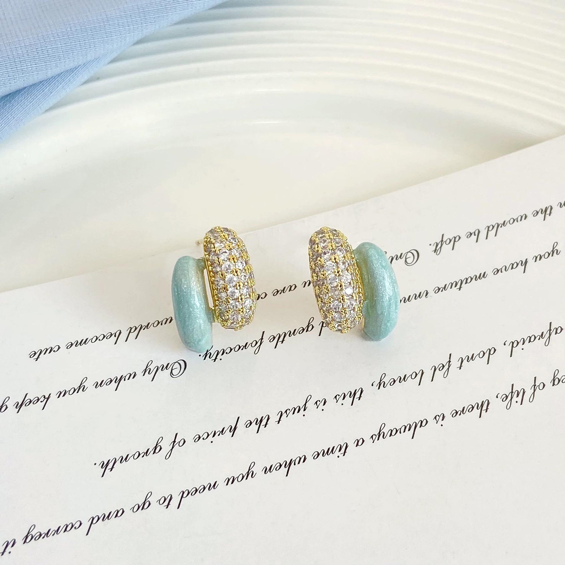 New summer simple C-shaped stud earrings women s light luxury high-end design sense fashion double-layer drip glaze earrings earrings синий
New summer simple C-shaped stud earrings women s light luxury high-end design sense fashion double-layer drip glaze earrings earrings синий