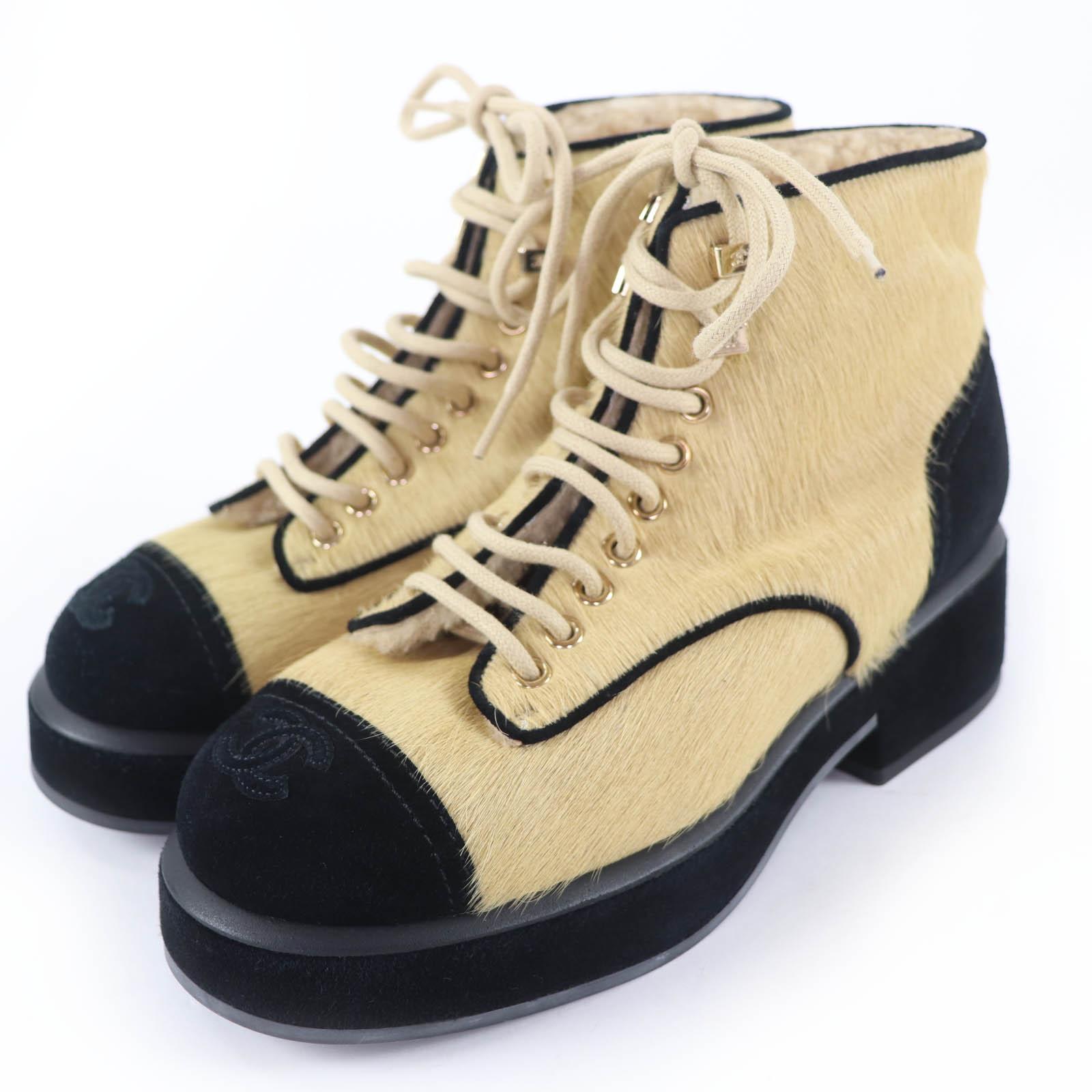 Excellent CHANEL short boots COCO Mark Harako suede leather beige 36 G39505 Used
Excellent CHANEL short boots COCO Mark Harako suede leather beige 36 G39505 Used