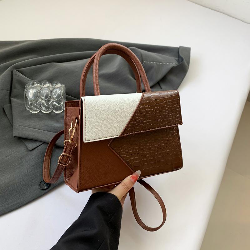 Simple and fashionable contrasting color splicing small square bag autumn new beautiful one-shoulder messenger handbag коричневий
Simple and fashionable contrasting color splicing small square bag autumn new beautiful one-shoulder messenger handbag коричневий