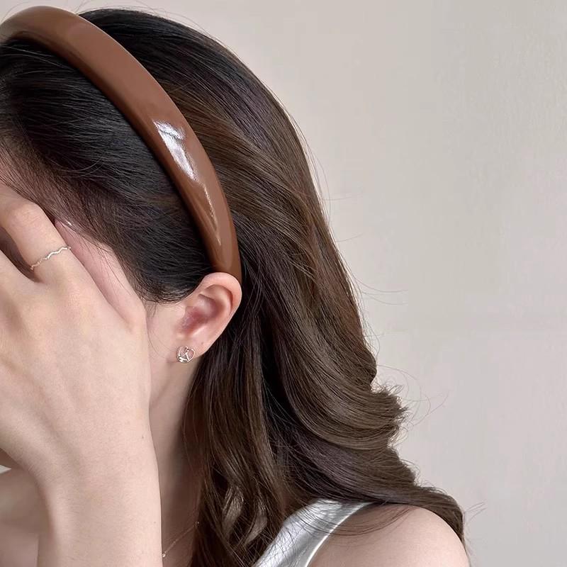 Винтажная кожаная губка сплошная повязка на голову для женщин простая внешняя фиксация волос ободок для волос обруч для волос модные аксессуары для волос
Винтажная кожаная губка сплошная повязка на голову для женщин простая внешняя фиксация волос ободок для волос обруч для волос модные аксессуары для волос
