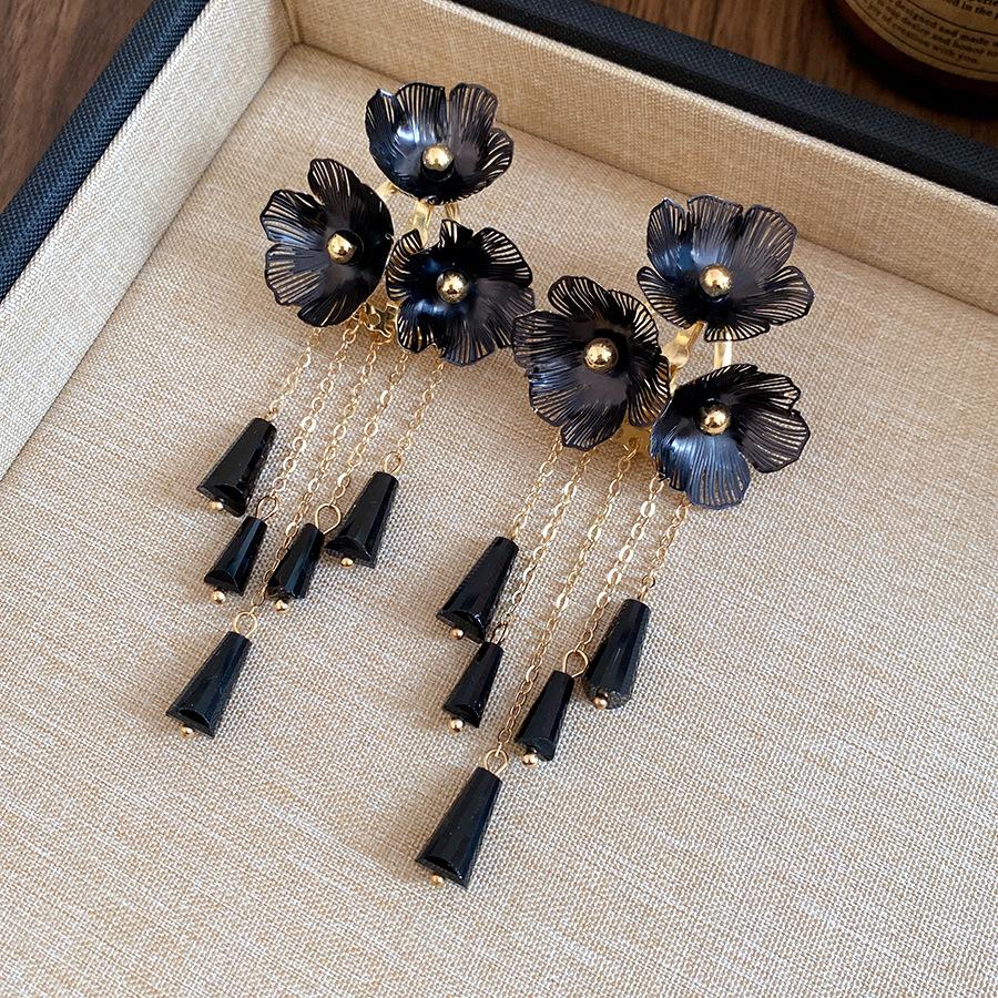 Silver needle metal spray paint flower fringed earrings sweet small fresh fashionable versatile stud earrings niche high-end earrings
Silver needle metal spray paint flower fringed earrings sweet small fresh fashionable versatile stud earrings niche high-end earrings