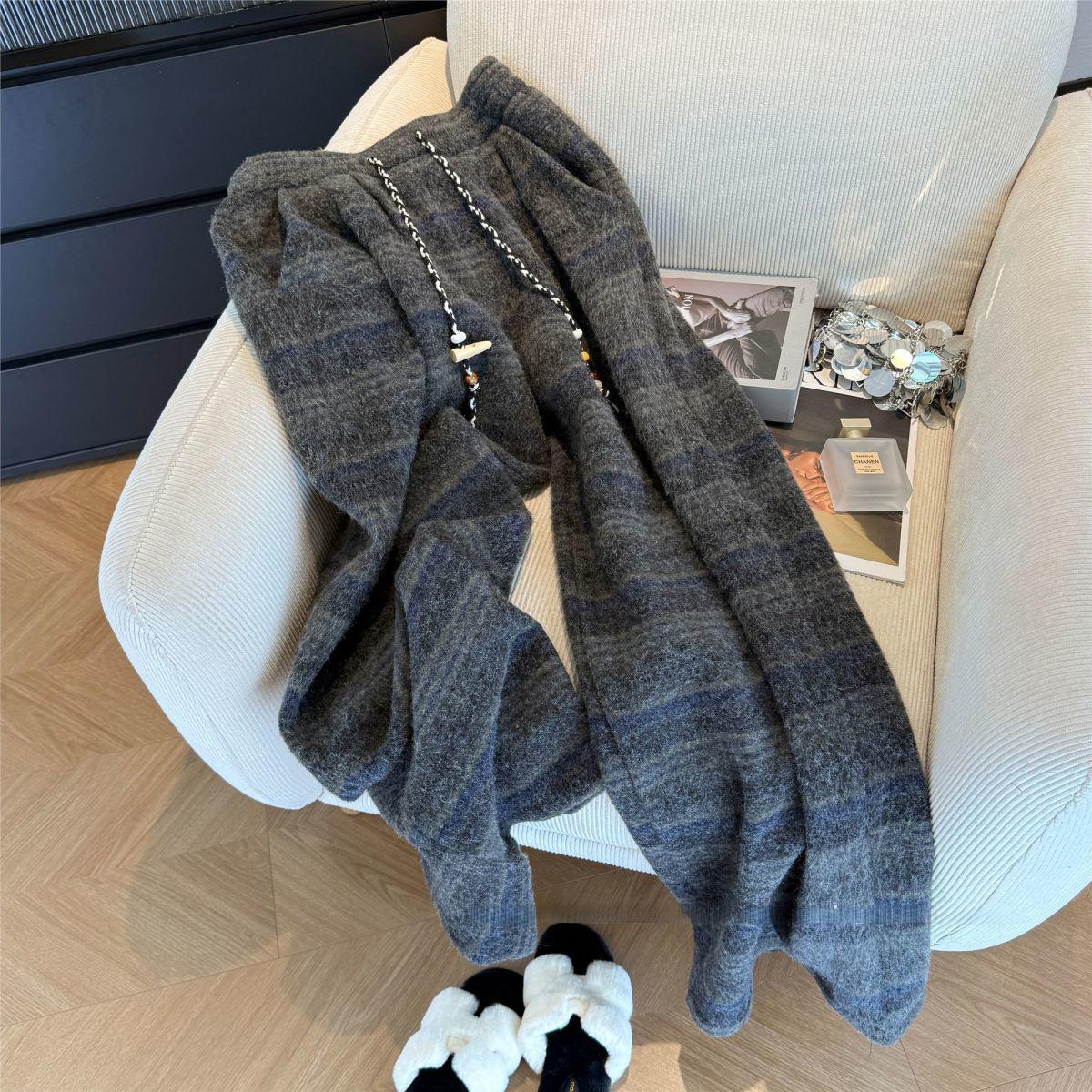 Retro Woolen High Waist Plaid Straight Leg Pants - Unisex Slimming Loose Casual for Spring, Autumn, Winter 2XL
Retro Woolen High Waist Plaid Straight Leg Pants - Unisex Slimming Loose Casual for Spring, Autumn, Winter 2XL