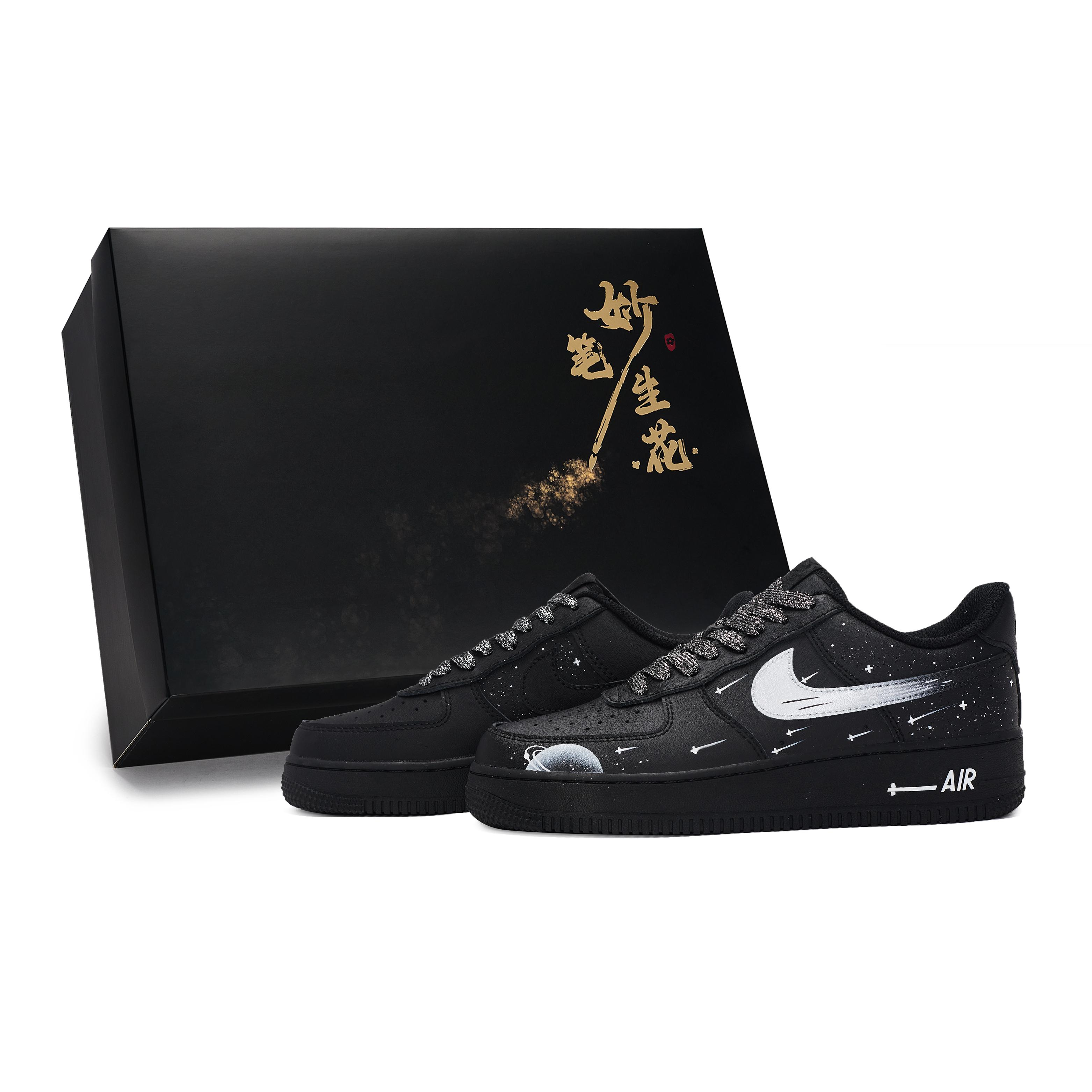 Nike Air Force 1 Wondrous Brush Blossoms, Lost Galaxy Low top Skateboard Shoes Unisex Black Silver CW2288-001(Team171-S-BOX) 43
Nike Air Force 1 Wondrous Brush Blossoms, Lost Galaxy Low top Skateboard Shoes Unisex Black Silver CW2288-001(Team171-S-BOX) 43