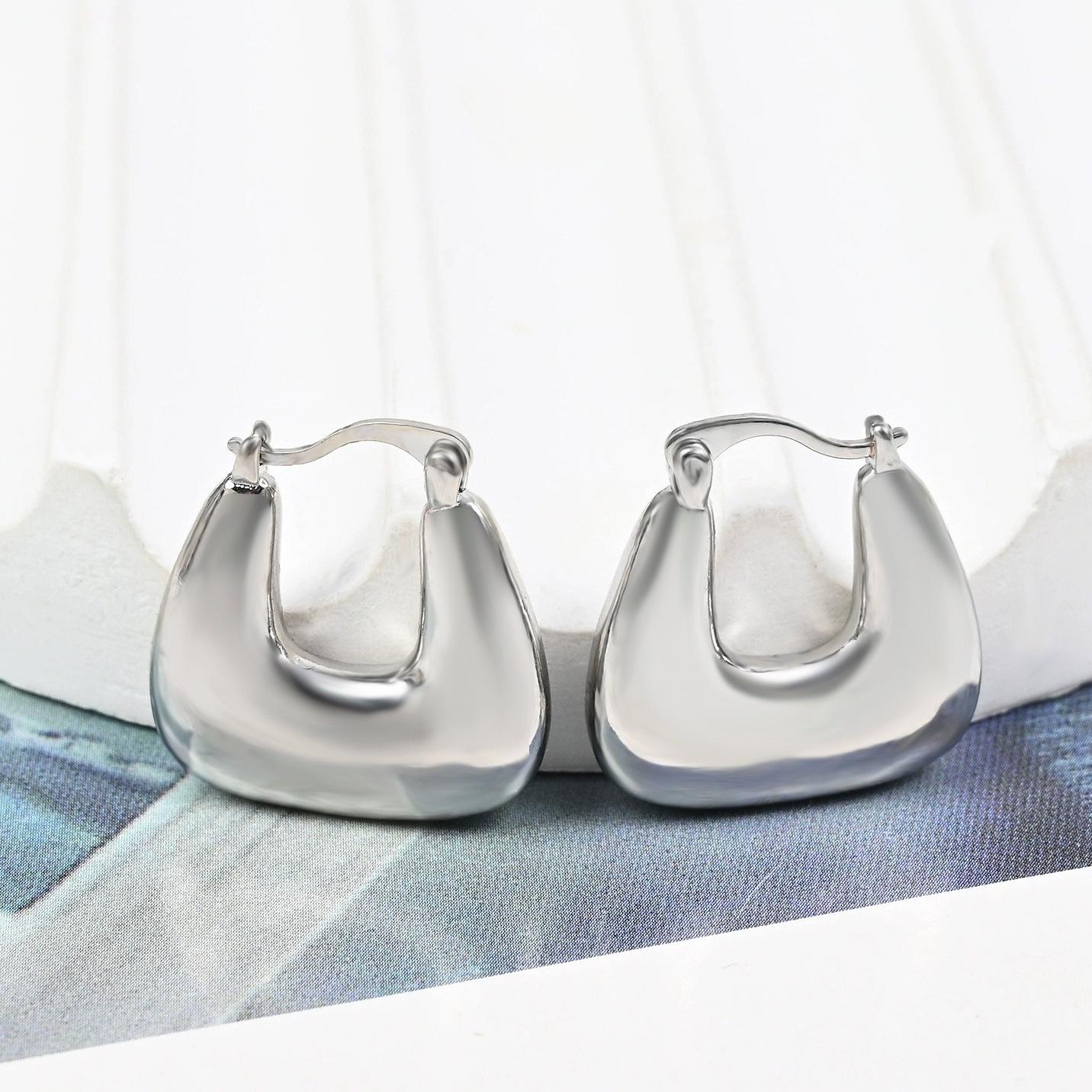Women s Minimalist 3D U-Shaped Square Bag Earrings, Unique Niche Design, Versatile for Commute платиновий
Women s Minimalist 3D U-Shaped Square Bag Earrings, Unique Niche Design, Versatile for Commute платиновий