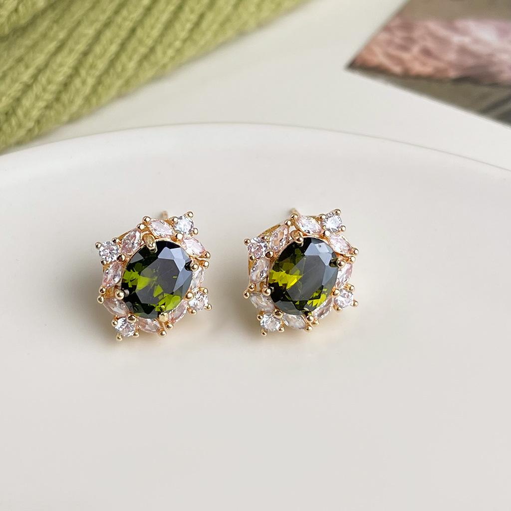 Зеленые серьги-цветы в стиле Мори: Стильный, Универсальный и Элегантный для Женщин
Зеленые серьги-цветы в стиле Мори: Стильный, Универсальный и Элегантный для Женщин