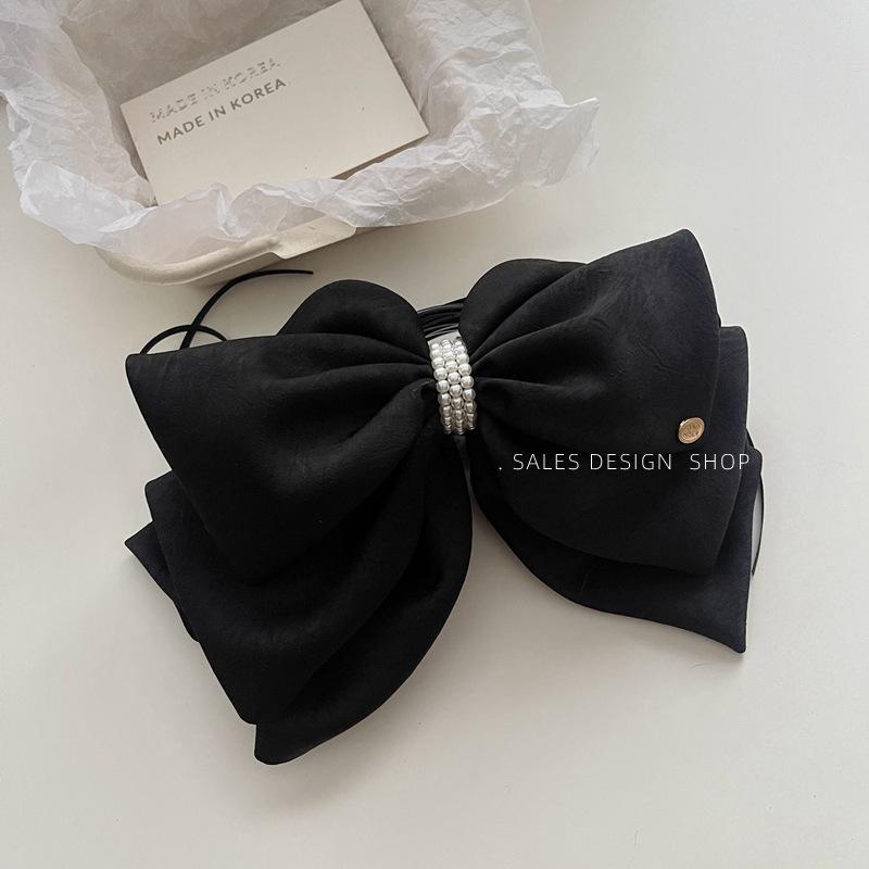 Korean Silk Pearl Bow Hair Clip: Luxury Gold Label Claw for Elegant Style
Korean Silk Pearl Bow Hair Clip: Luxury Gold Label Claw for Elegant Style