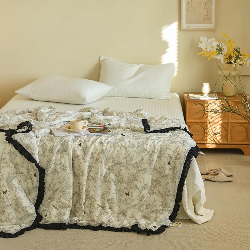 Cool Silk Lace Floral Summer Quilt Cover - Korean Style for Double Beds 150x200cm Single Summer Quilt 1.1kg
Cool Silk Lace Floral Summer Quilt Cover - Korean Style for Double Beds 150x200cm Single Summer Quilt 1.1kg