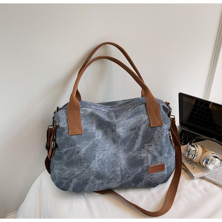 Сумка женская большой вместимости новая универсальная на плечо сумка-тоут ретро повседневная сумочка сумка-мессенджер для поездок на работу тренд синий
Сумка женская большой вместимости новая универсальная на плечо сумка-тоут ретро повседневная сумочка сумка-мессенджер для поездок на работу тренд синий