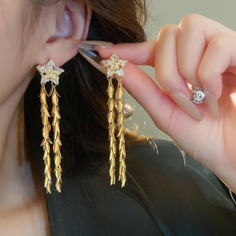 Star tassel earrings fashionable and elegant earrings золотой
Star tassel earrings fashionable and elegant earrings золотой