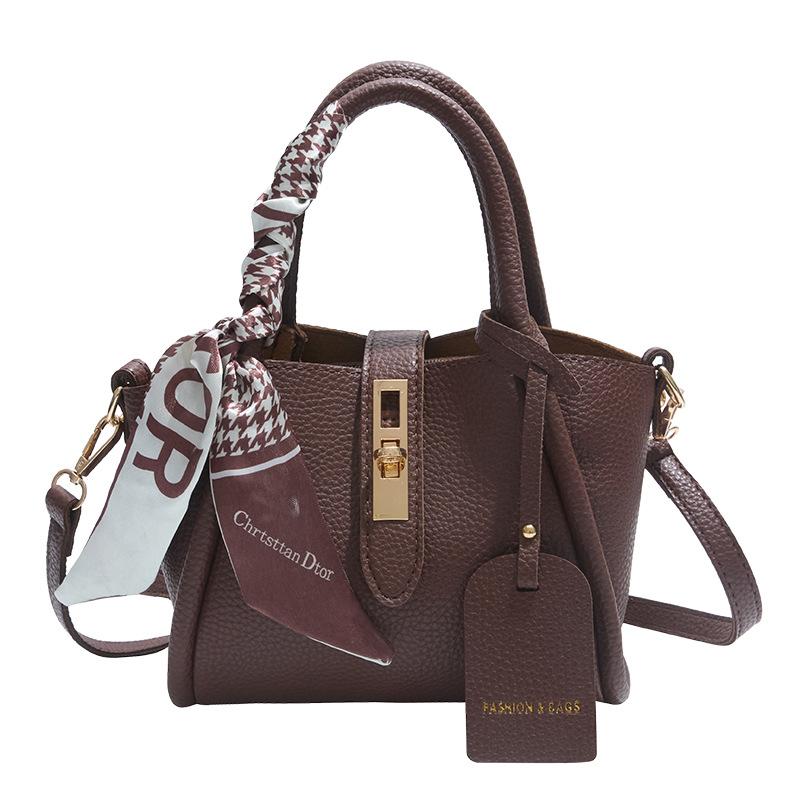 Модная изысканная сумка-корзина для овощей с личи, темпераментная, портативная, женская, зарубежная, универсальная, с высоким чувством стиля, повседневная, для поездок на работу, сумка-мессенджер
Модная изысканная сумка-корзина для овощей с личи, темпераментная, портативная, женская, зарубежная, универсальная, с высоким чувством стиля, повседневная, для поездок на работу, сумка-мессенджер