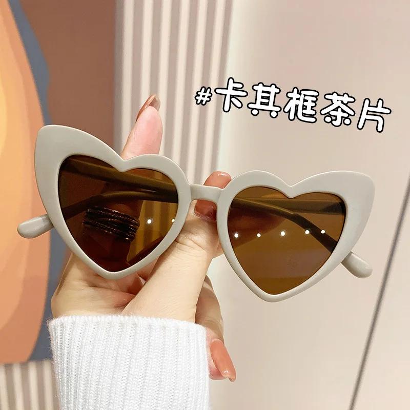 Latest Children Oversized Frame Heart Shape Sunglasses Girl Brand Designer Trendy Sun Eyeglasses Adorable Baby Outdoor Sunshade Glasses UV400 As shown in the figu
Latest Children Oversized Frame Heart Shape Sunglasses Girl Brand Designer Trendy Sun Eyeglasses Adorable Baby Outdoor Sunshade Glasses UV400 As shown in the figu