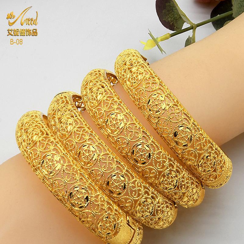 Дубай Лучший 24-каратный полый браслет из сплава Женский свадебный браслет на Ближнем Востоке
Дубай Лучший 24-каратный полый браслет из сплава Женский свадебный браслет на Ближнем Востоке