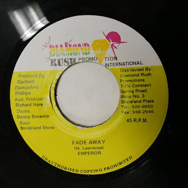 7-дюймовая пластинка EMPEROR - Fade Away NONE Diamond Rush Pr 1994 Ямайка Регги, Ска и Даб Б/у
7-дюймовая пластинка EMPEROR - Fade Away NONE Diamond Rush Pr 1994 Ямайка Регги, Ска и Даб Б/у