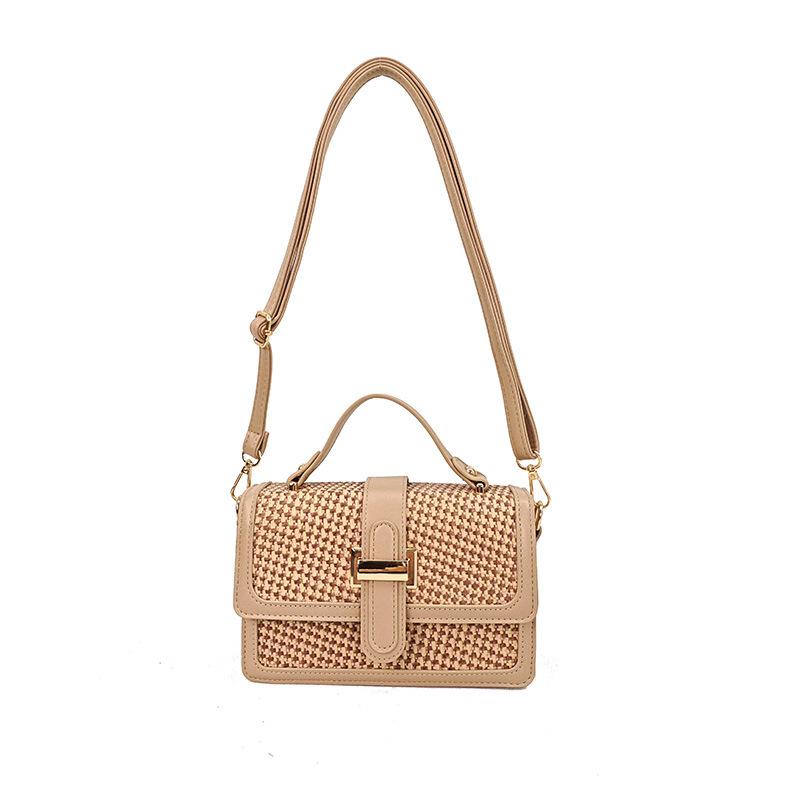 Autumn and winter retro light luxury portable small square bag women s high-end niche design foreign style shoulder messenger bag хаки
Autumn and winter retro light luxury portable small square bag women s high-end niche design foreign style shoulder messenger bag хаки