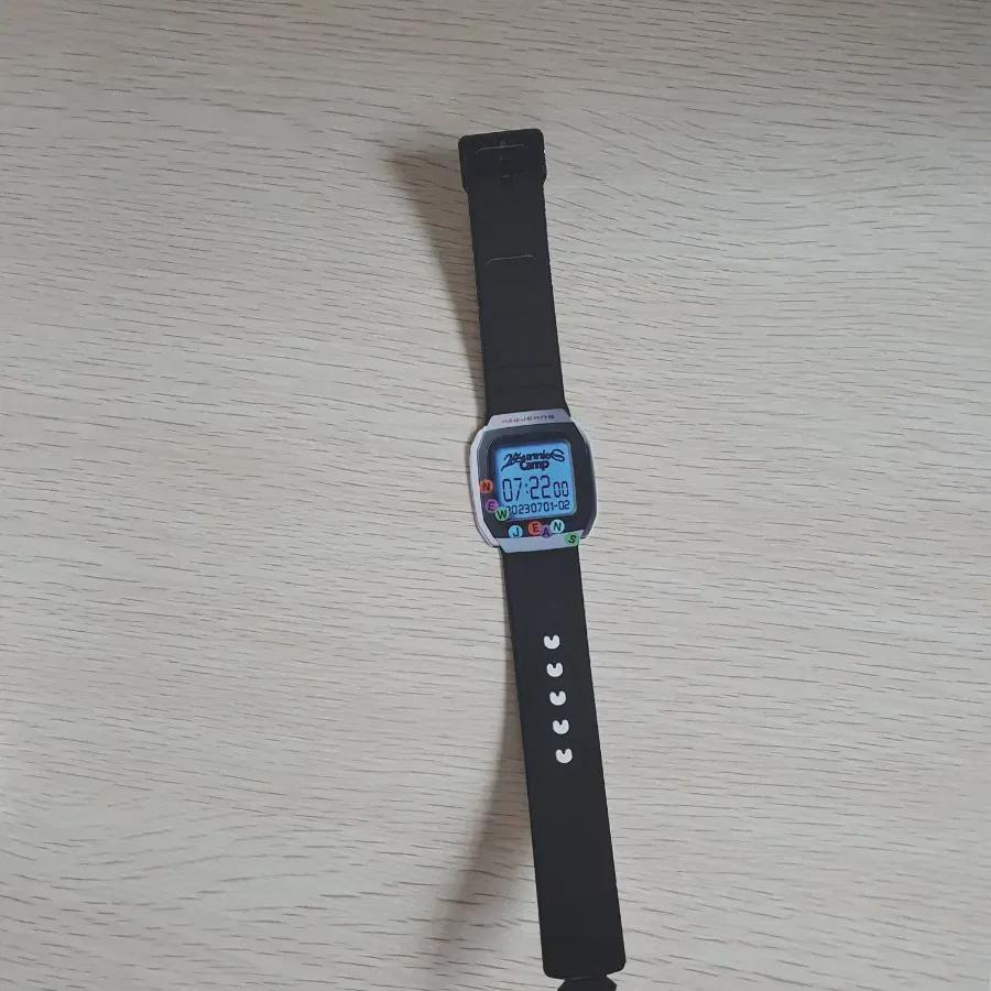 NewJeans Кемпинг Берни
NewJeans Кемпинг Берни